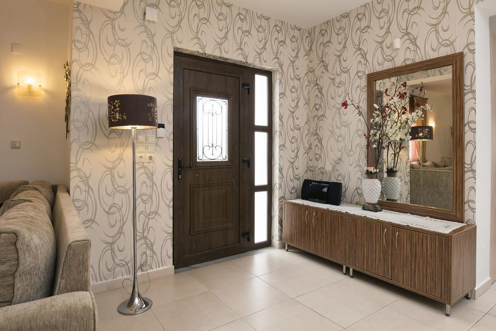 Villa Laga With Pool, 300M To Taverns, Childrens Area, Bbq! Kirianna ภายนอก รูปภาพ