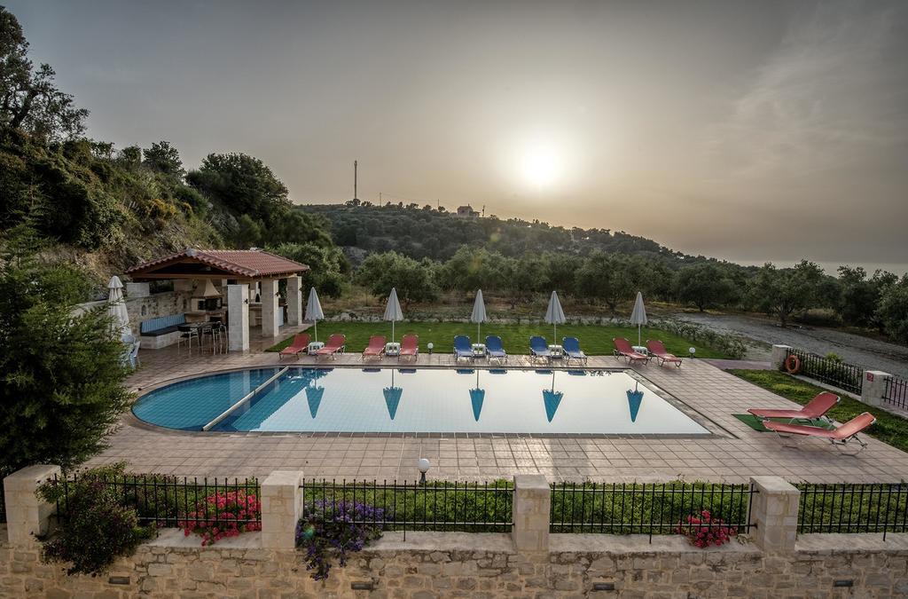 Villa Laga With Pool, 300M To Taverns, Childrens Area, Bbq! Kirianna ภายนอก รูปภาพ